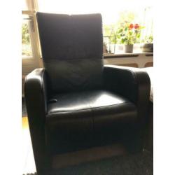 2 prachtige kwaliteit relax fauteuils. Zwart leder