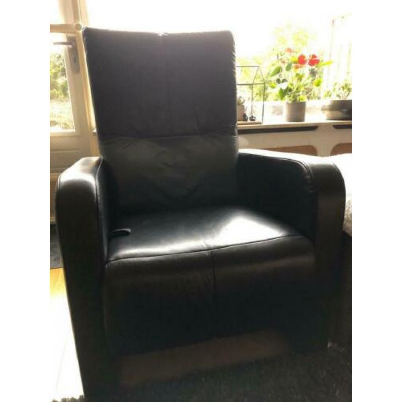 2 prachtige kwaliteit relax fauteuils. Zwart leder