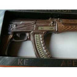 Overlevings vodka! Wodka in Kalashnikov fles!