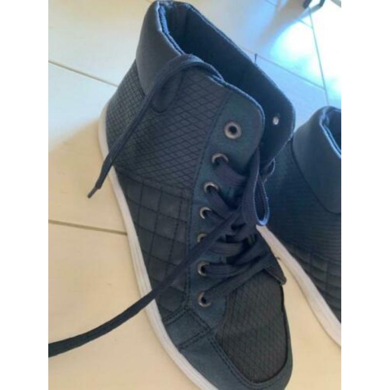 Blauwe "sneakers"