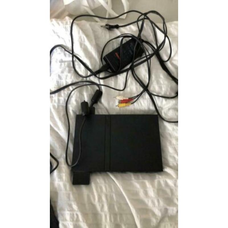 PlayStation 2 met 15 spellen. 2 controles + 4 buzz controles