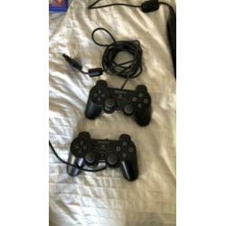 PlayStation 2 met 15 spellen. 2 controles + 4 buzz controles