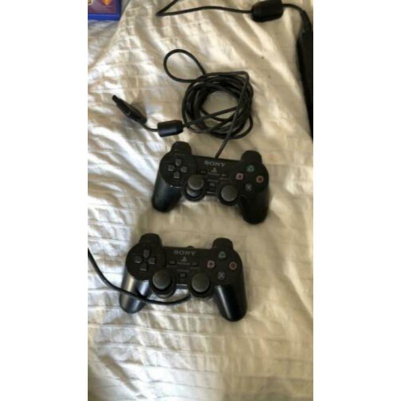PlayStation 2 met 15 spellen. 2 controles + 4 buzz controles