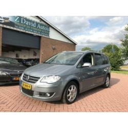 Volkswagen Touran 1.4 TSI Highline Business R-line automaat