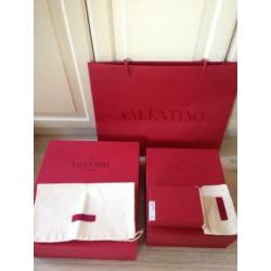 designer dozen, paperbags oa. Louis Vuitton, Balenciaga, ect