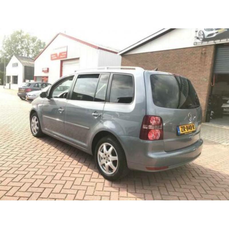 Volkswagen Touran 1.4 TSI Highline Business R-line automaat