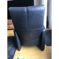 2 prachtige kwaliteit relax fauteuils. Zwart leder