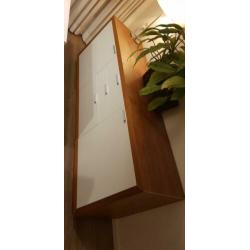 Dressoir te koop.