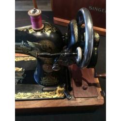 Antieke Singer 127K handnaaimachine