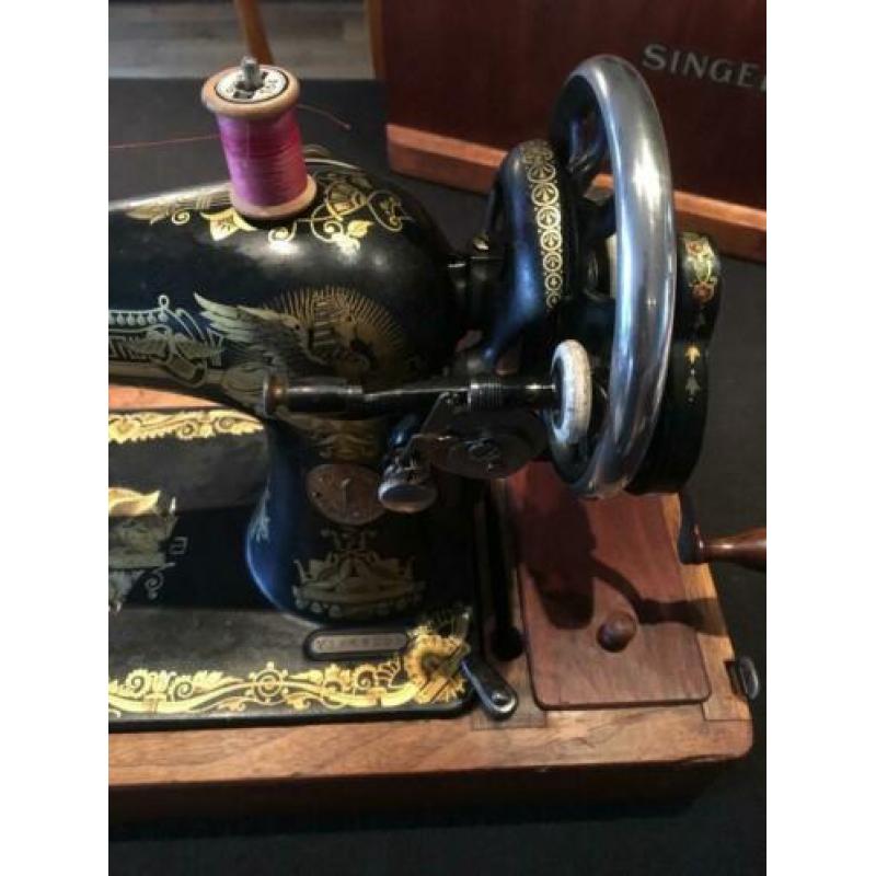 Antieke Singer 127K handnaaimachine
