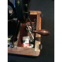 Antieke Singer 127K handnaaimachine