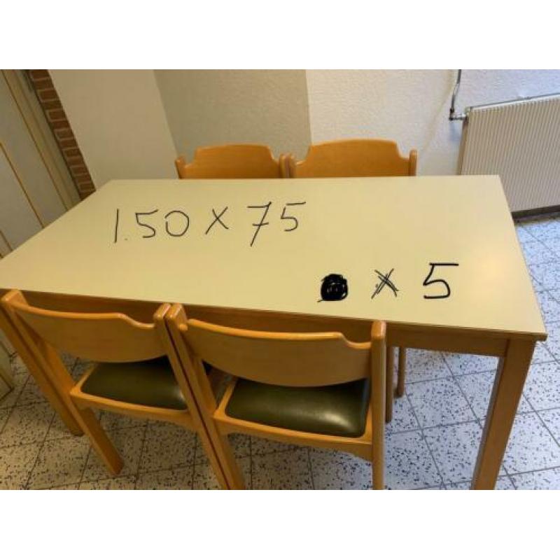 Tafels en stoelen