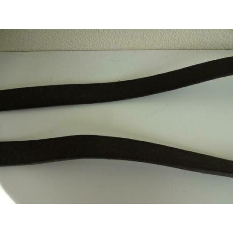 Teugels zwart rond genaaid 135 cm
