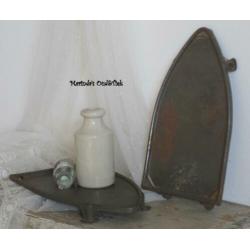 SALE.......... brocante oude sobere ijzeren strijkbout treef