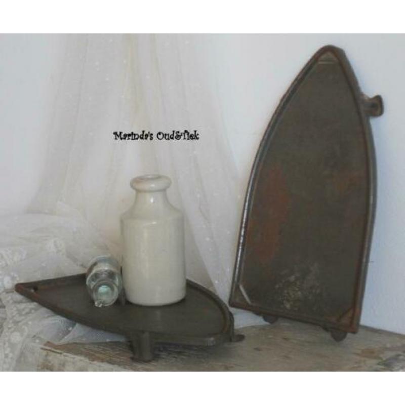 SALE.......... brocante oude sobere ijzeren strijkbout treef
