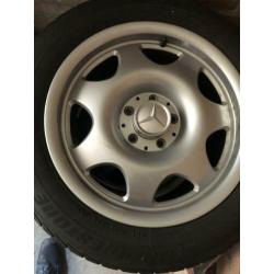 1set lichtmetalen velgen Mercedes W202 met winterbanden