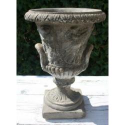 Brocante Set Stenen Vaas-Bloempot met Ornamenten--2 stuks.