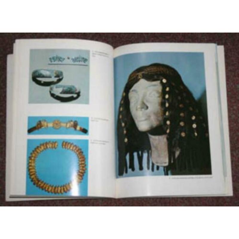 Jewels of the Pharaohs. Egyptian jewelry of the dynastic per