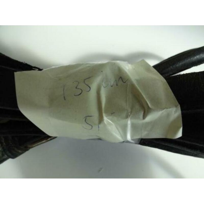 Teugels zwart rond genaaid 135 cm