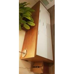 Dressoir te koop.