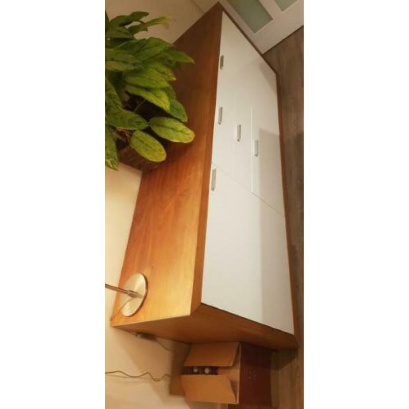 Dressoir te koop.