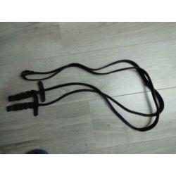 Teugels zwart rond genaaid 135 cm