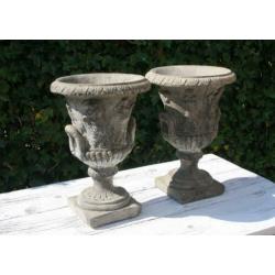 Brocante Set Stenen Vaas-Bloempot met Ornamenten--2 stuks.