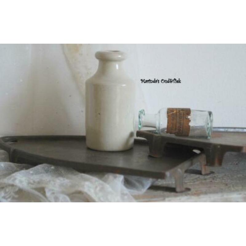 SALE.......... brocante oude sobere ijzeren strijkbout treef