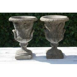 Brocante Set Stenen Vaas-Bloempot met Ornamenten--2 stuks.
