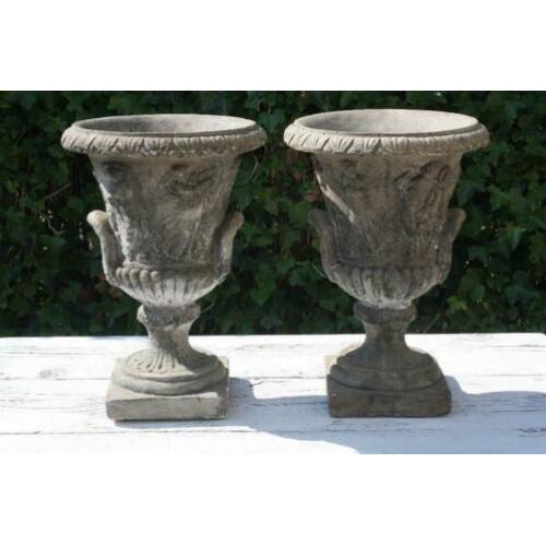 Brocante Set Stenen Vaas-Bloempot met Ornamenten--2 stuks.