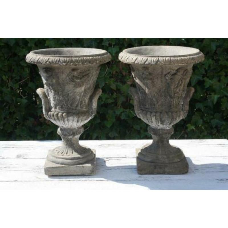 Brocante Set Stenen Vaas-Bloempot met Ornamenten--2 stuks.