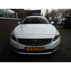 Volvo V60 2.4 D6 AWD Plug-In Hybrid Summum € 14.640,00