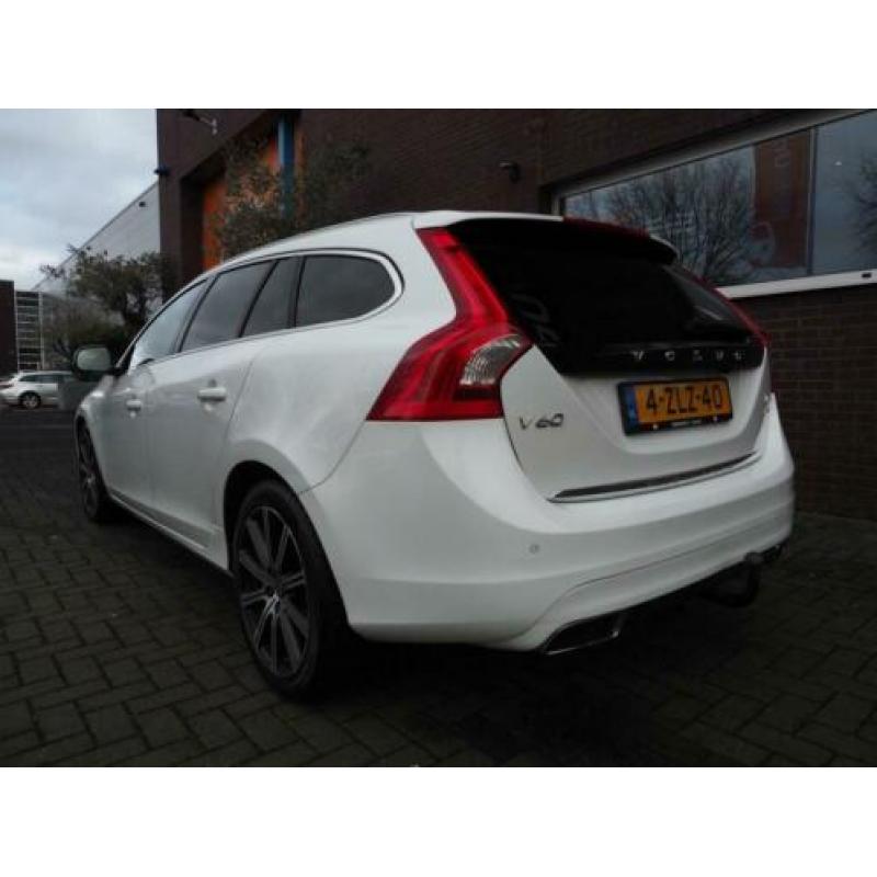 Volvo V60 2.4 D6 AWD Plug-In Hybrid Summum € 14.640,00