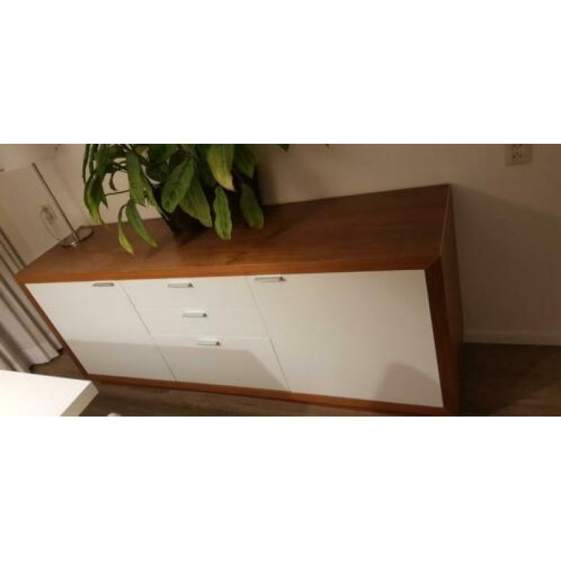 Dressoir te koop.