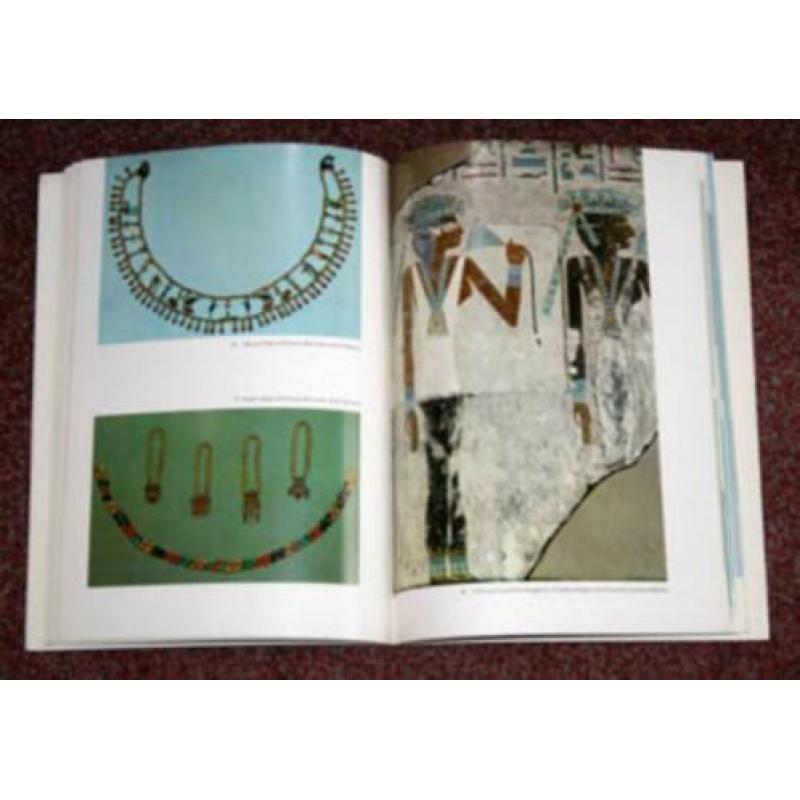 Jewels of the Pharaohs. Egyptian jewelry of the dynastic per