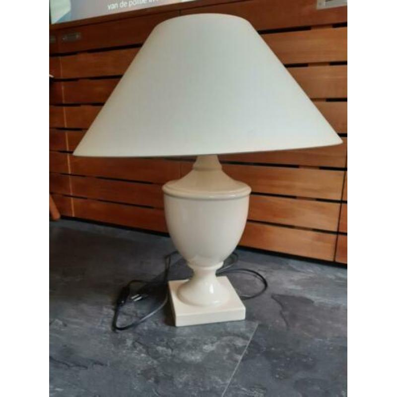 Mooie grote ivoor witte / creme tafellamp lamp kap OPHALEN!