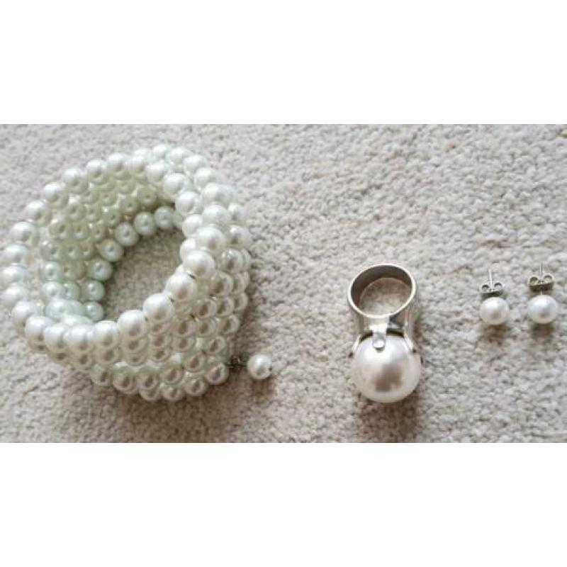 Sieraden setje nepparels armband parel ring oorknopjes mt s