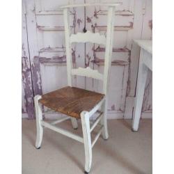 Oud brocante bidstoeltje