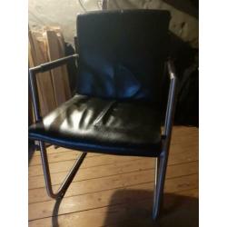Te koop 6 stuks leren eetkamer stoelen