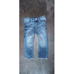 Zgan blauwe spijkerbroek .. Noppies .. Maat 86