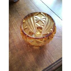Amber kleur rozen bowl persglas. Bloemensteker engels