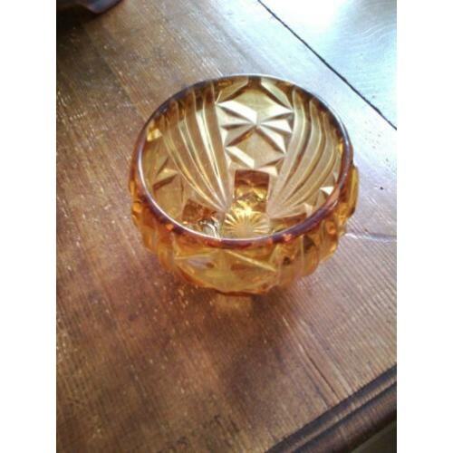 Amber kleur rozen bowl persglas. Bloemensteker engels