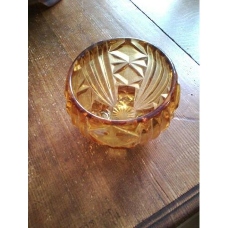Amber kleur rozen bowl persglas. Bloemensteker engels