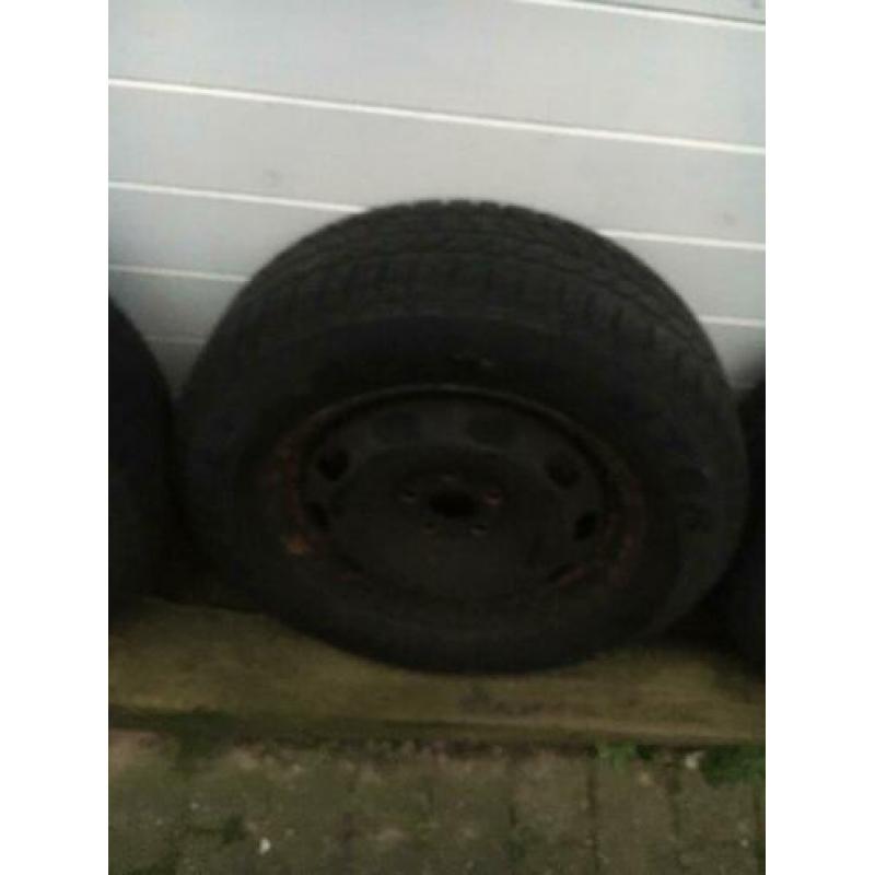 4banden met stalen velg steek 5x100 vw golf polo 6r