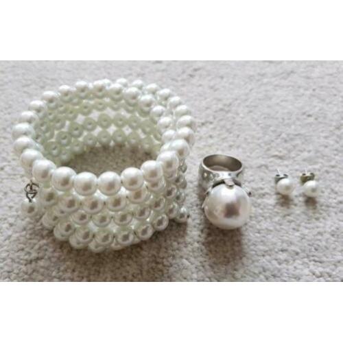Sieraden setje nepparels armband parel ring oorknopjes mt s