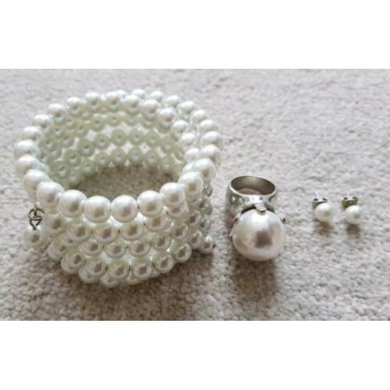 Sieraden setje nepparels armband parel ring oorknopjes mt s