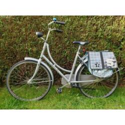 Batavus oma meisjes fiets 24 inch met zijtassen
