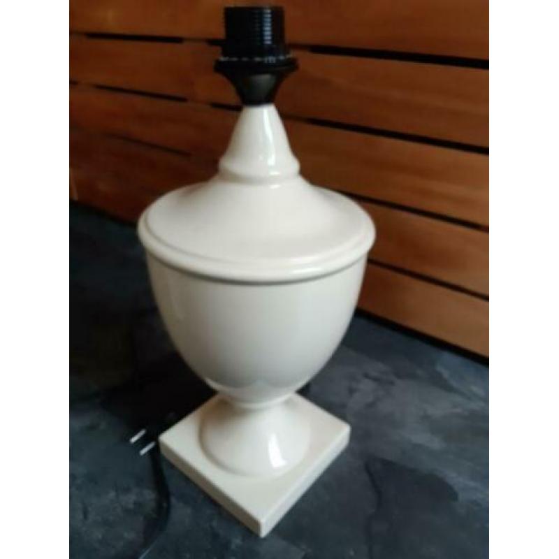 Mooie grote ivoor witte / creme tafellamp lamp kap OPHALEN!
