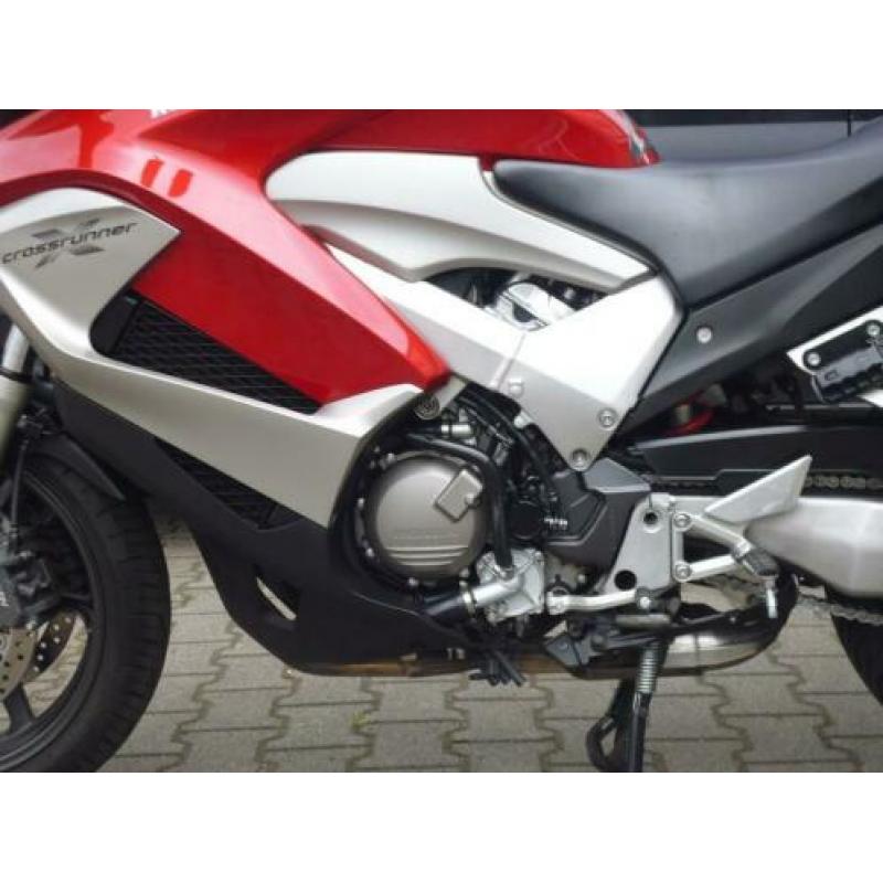 HONDA VFR 800 X CROSSRUNNER (bj 2011)