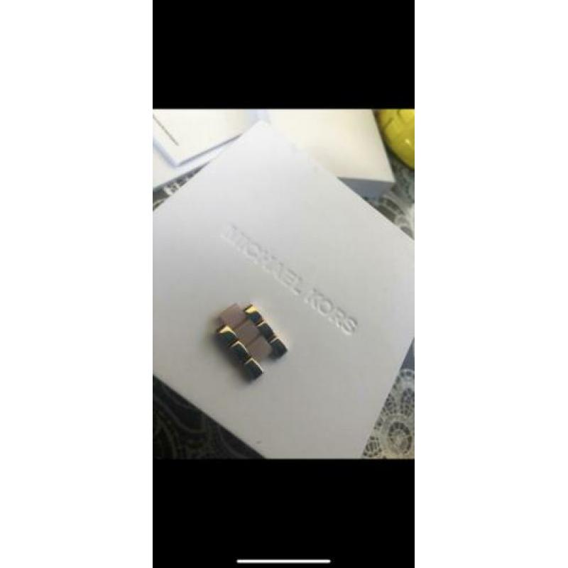 Mickeal kors smart watch
